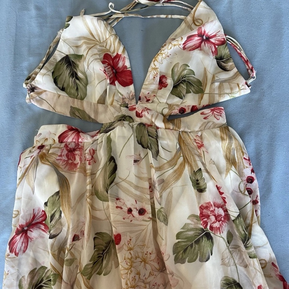 Fashion Nova Lanai Cutout Halter Maxi Dress M Tan Floral EUC - Picture 4 of 5